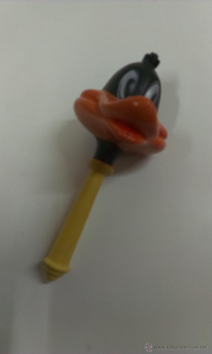 Juguetes antiguos: SONAJERO DE PATO WARNER BROS - Foto 1