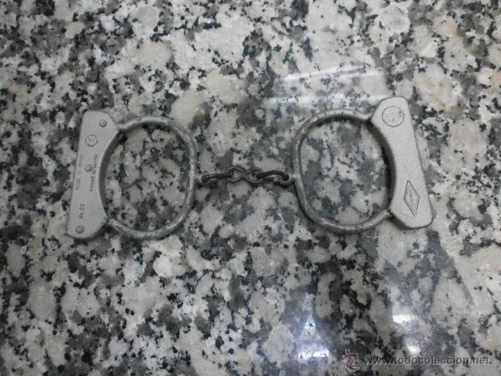 Juguetes antiguos: GRILLETES ESPOSAS MARCA GONZALEZ - Foto 2