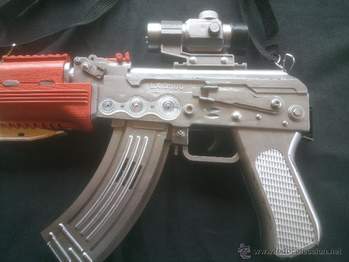 Juguetes antiguos: FUSIL DE ASALTO CON SONIDO Y LUCES - Foto 3