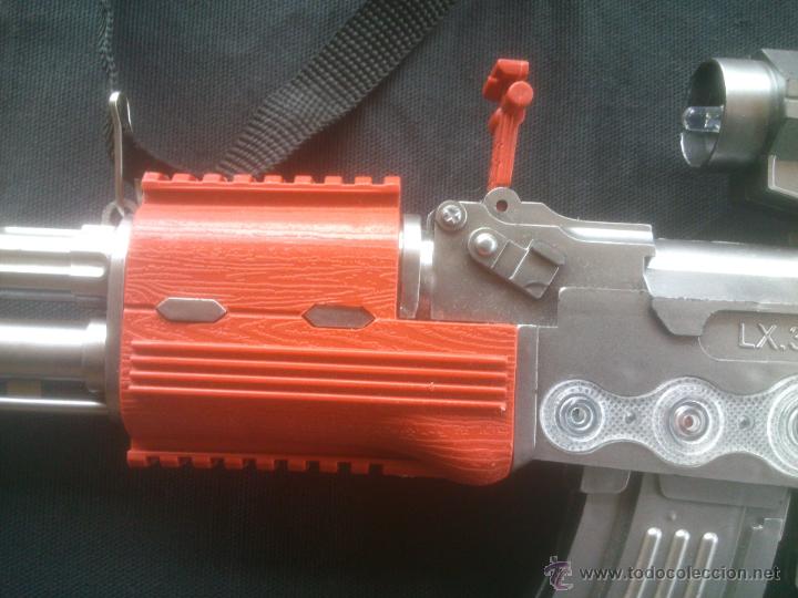 Juguetes antiguos: FUSIL DE ASALTO CON SONIDO Y LUCES - Foto 5