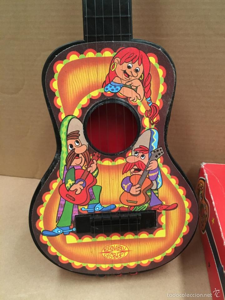 Juguetes antiguos: GUITARRA DE JUGUETE DE GISBERT - Foto 2