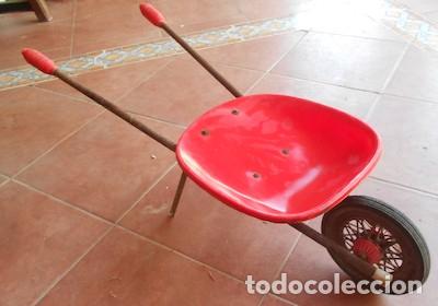 Juguetes antiguos: CARRO DE OBRA DE PL&Aacute;STICO Y HIERRO - Foto 1