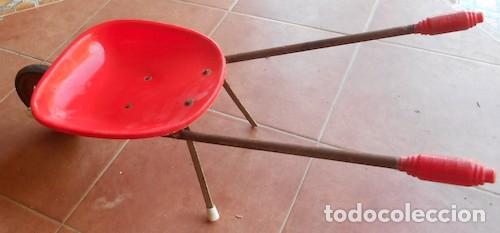 Juguetes antiguos: CARRO DE OBRA DE PL&Aacute;STICO Y HIERRO - Foto 2