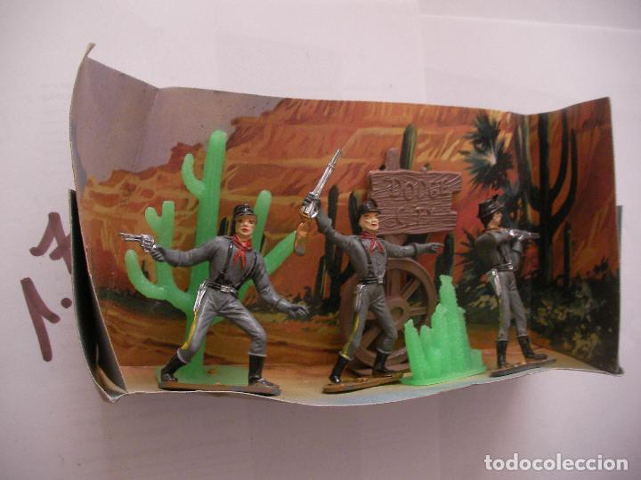Juguetes antiguos: ANTIGUO SET INDIOS Y COWBOYS - Foto 1