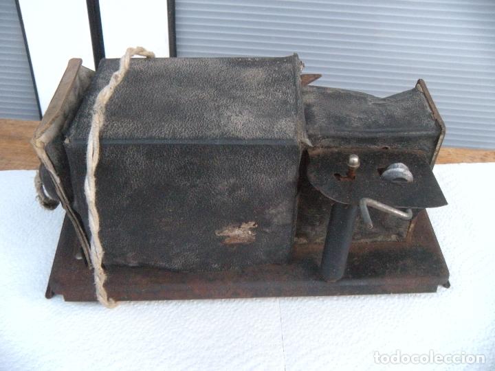 Juguetes antiguos: PROYECTOR DE CINE NIC - Foto 2