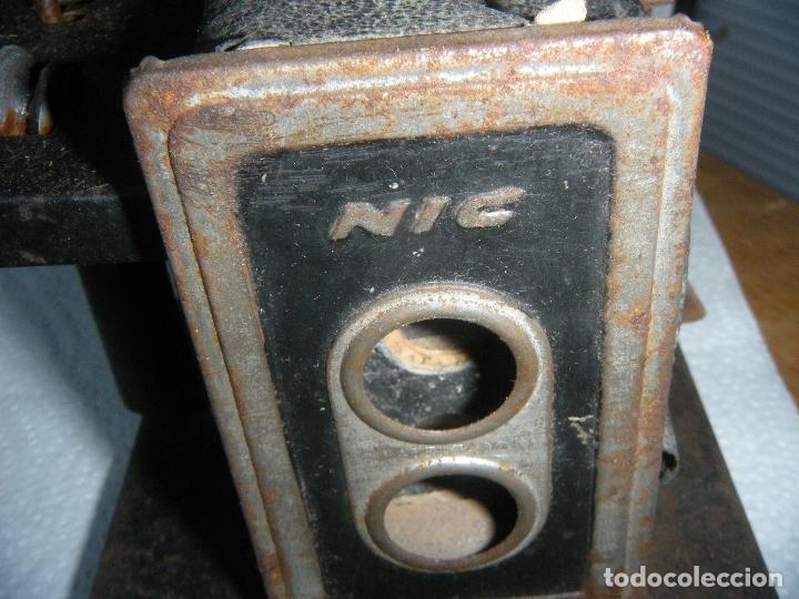 Juguetes antiguos: PROYECTOR DE CINE NIC - Foto 8