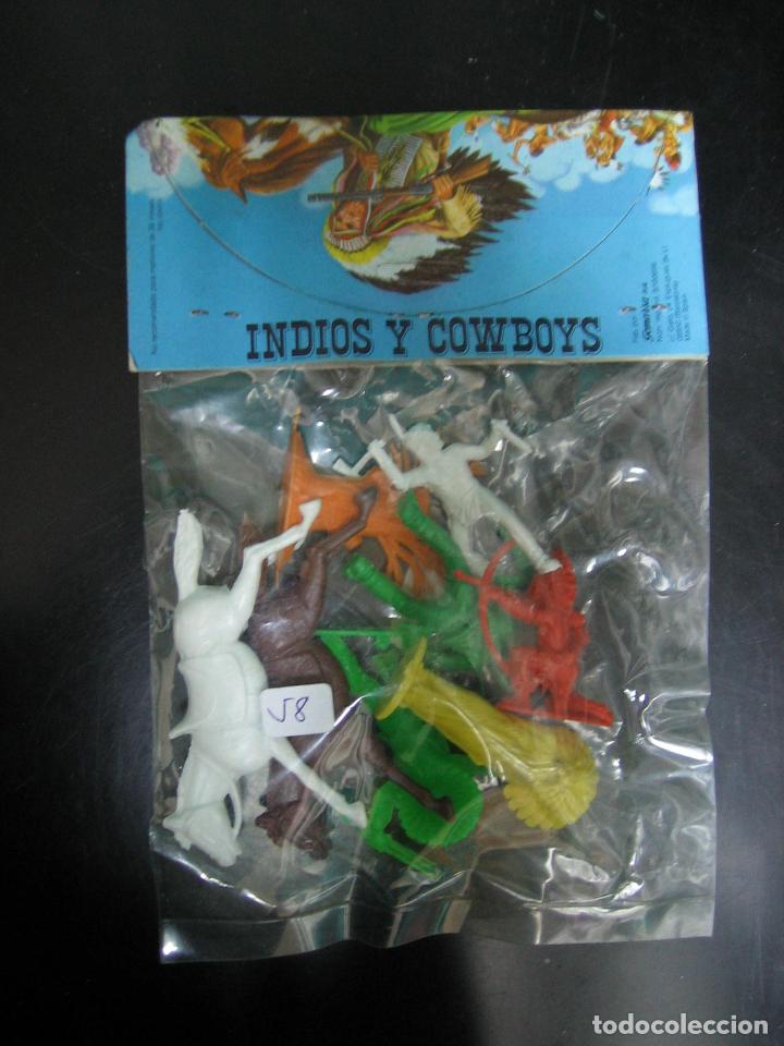 Juguetes antiguos: Blister indios y Cowboys de Gomarsa - Foto 1