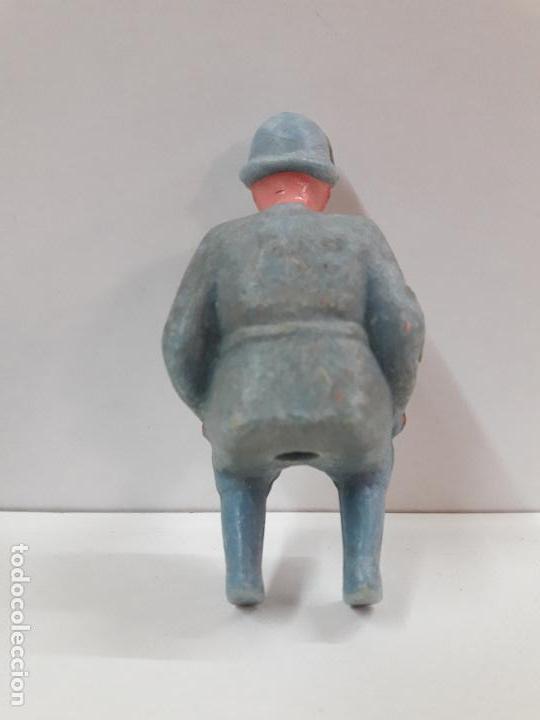 Juguetes antiguos: MU&Ntilde;ECO SENTADO - PARA VEHICULO - Foto 2