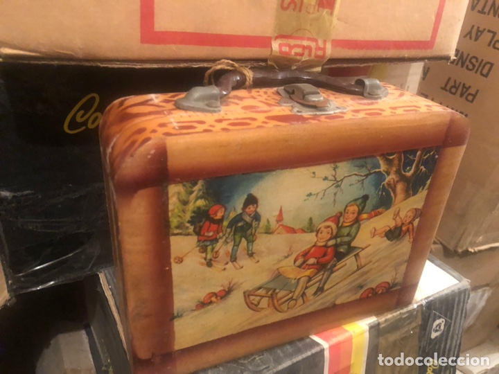 Juguetes antiguos: Maletin madera 1930 dibujos - Foto 1