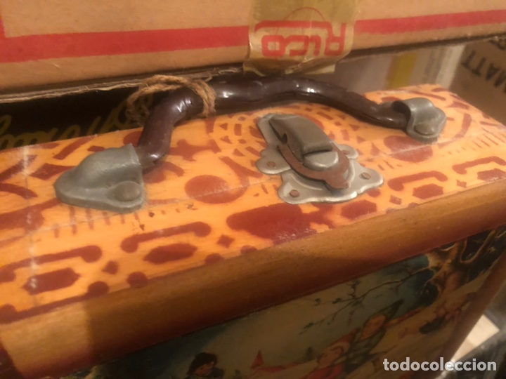 Juguetes antiguos: Maletin madera 1930 dibujos - Foto 2