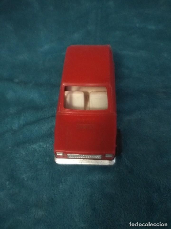 Juguetes antiguos: Coche de pl&aacute;stico antiguo - Foto 1