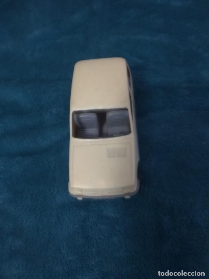 Juguetes antiguos: Coche antiguo de plastico - Foto 1