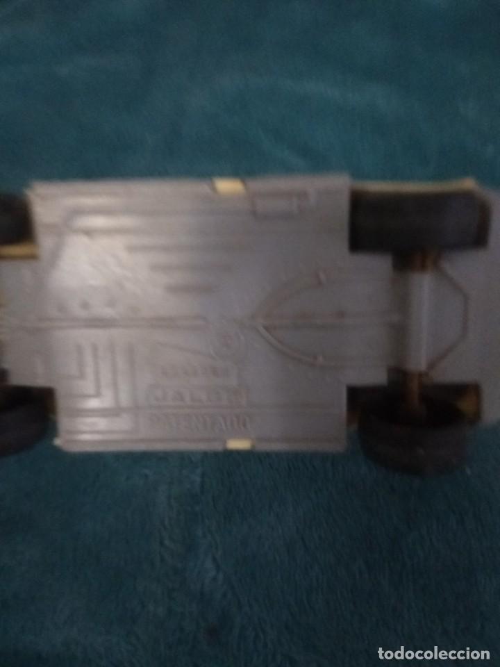 Juguetes antiguos: Coche antiguo de plastico - Foto 2