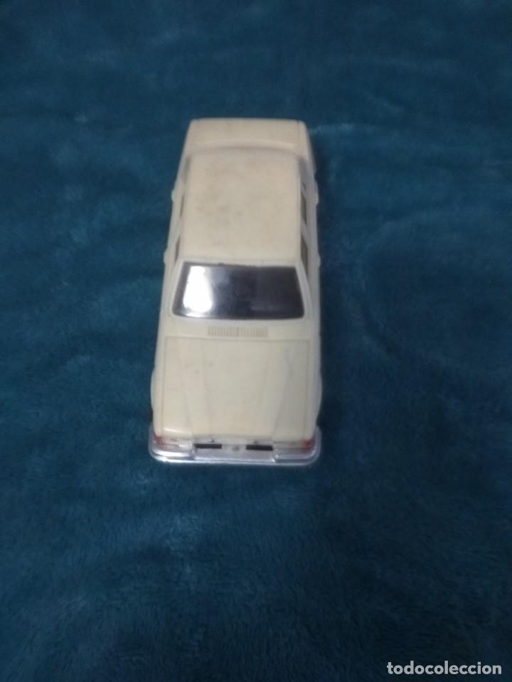 Juguetes antiguos: Coche antiguo de plastico - Foto 1