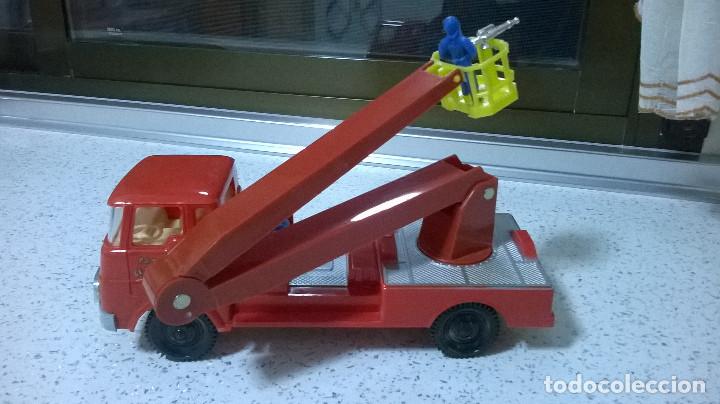 Juguetes antiguos: CAMI&Oacute;N DE BOMBEROS MOLT&Oacute; - Foto 1