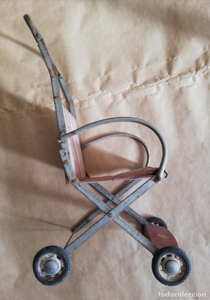 Juguetes antiguos: Antiguo Cochecito de beb&eacute; para mu&ntilde;ecas - Foto 2
