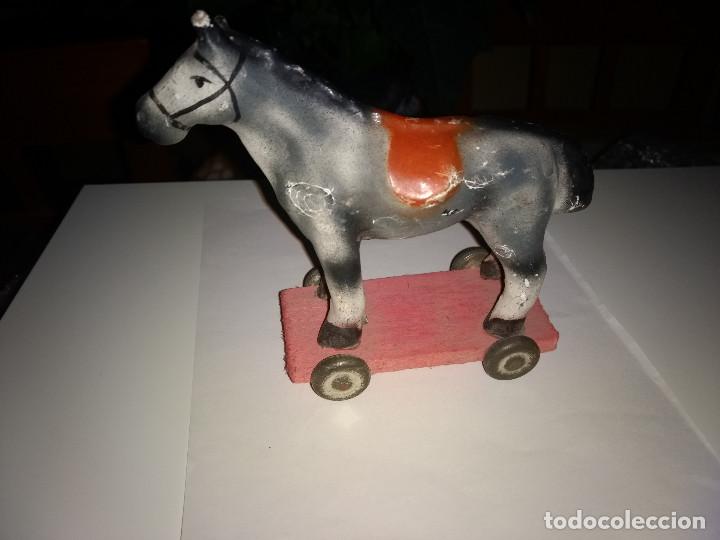 antiguo caballo de juguete cartón piedra a rued - Compra venta en  todocoleccion