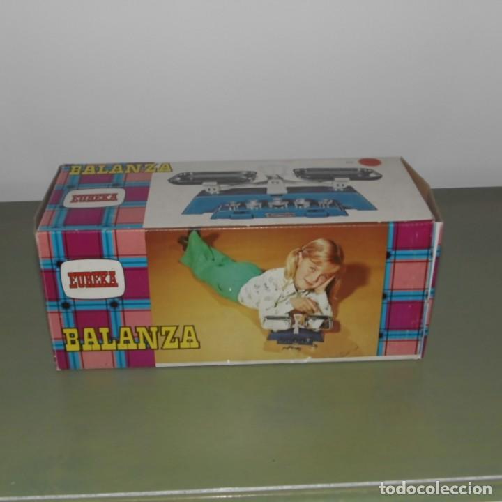 Juguetes antiguos: Balanza Eureka completa en caja. - Foto 2