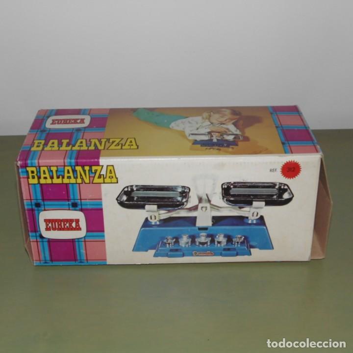 Juguetes antiguos: Balanza Eureka completa en caja. - Foto 3