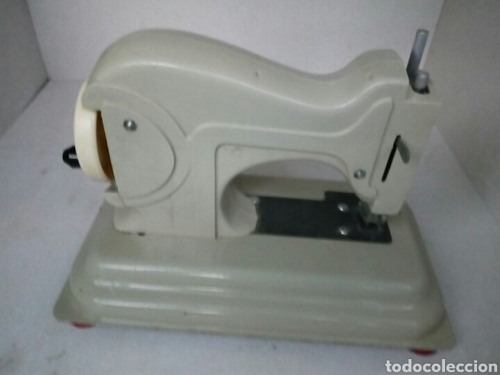 Juguetes antiguos: M&aacute;quina de coser Eureka 60s - Foto 3