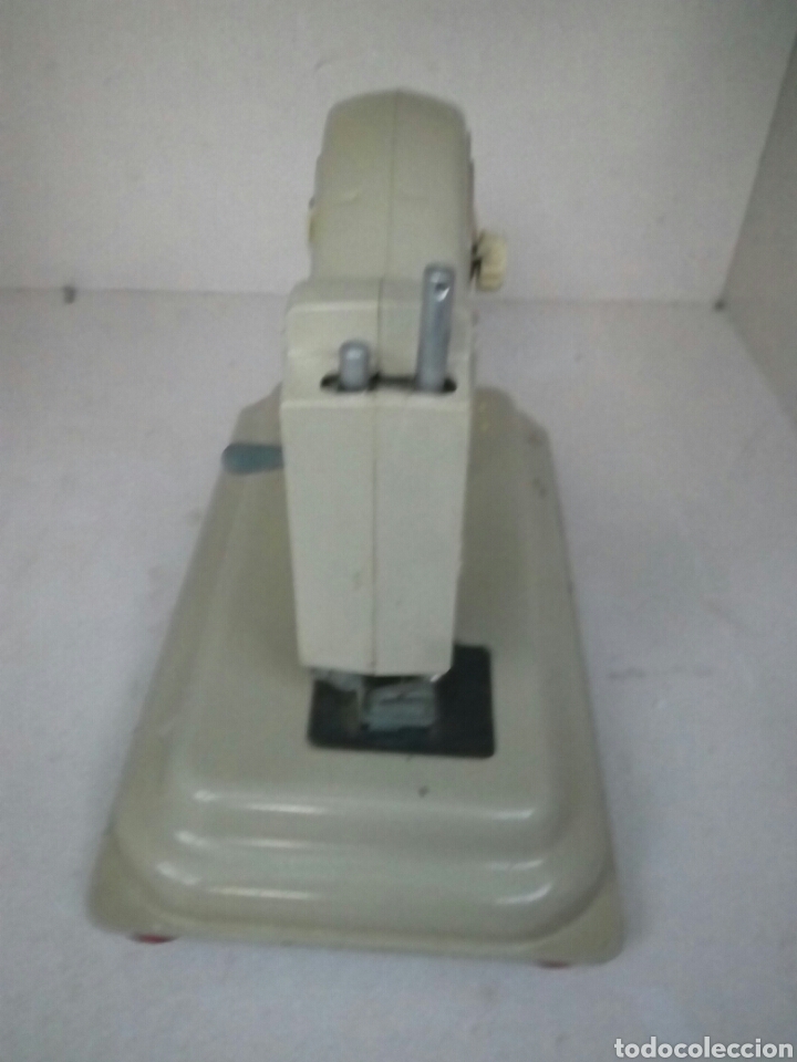 Juguetes antiguos: M&aacute;quina de coser Eureka 60s - Foto 4