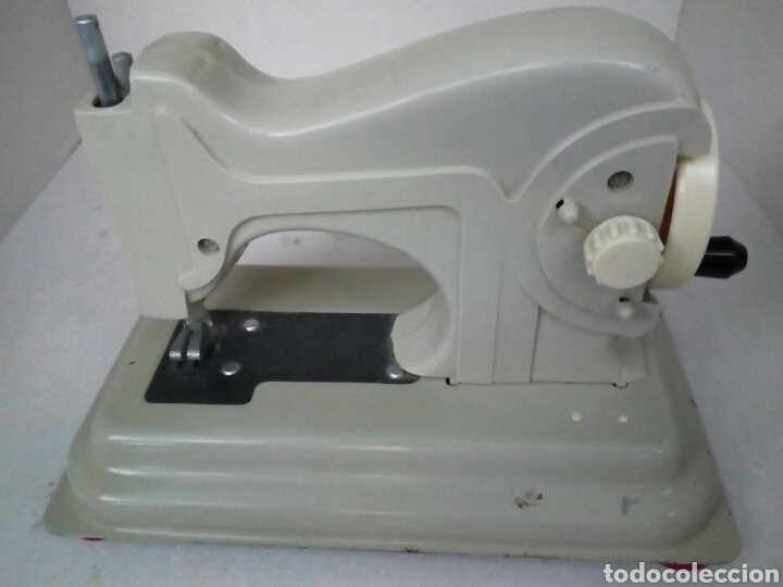 Juguetes antiguos: M&aacute;quina de coser Eureka 60s - Foto 1