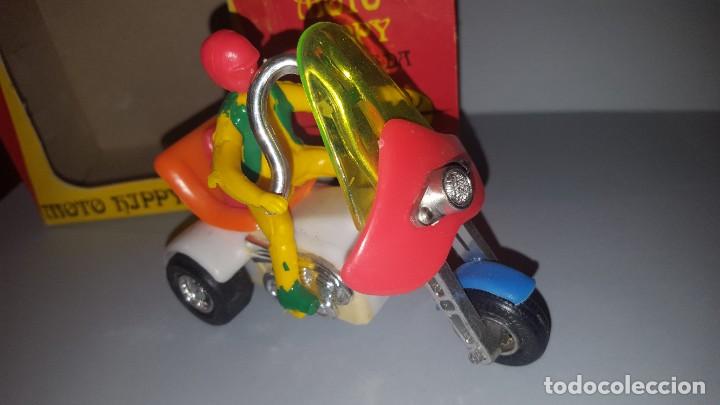 Brinquedos antigos: Moto Hippy a Cuerda de Bernabeu Gisbert