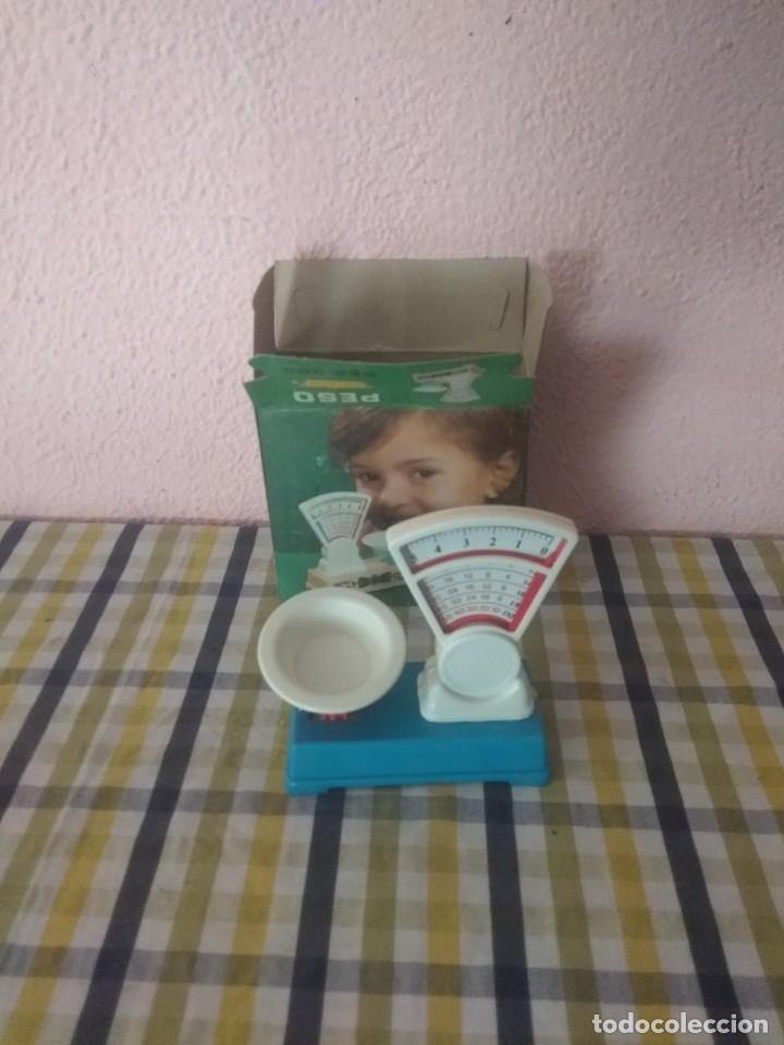 Juguetes antiguos: Pesa de juguete - Foto 2
