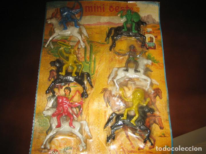 Juguetes antiguos: BLISTER CON CAW BOYS E INDIOS - A ESTRENAR - Foto 1