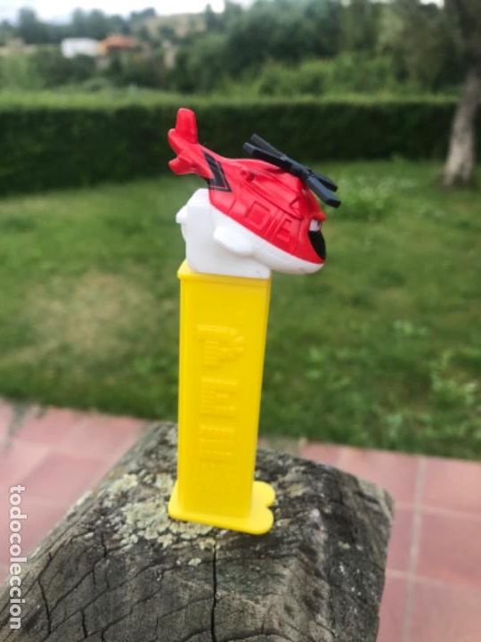 Juguetes antiguos: PEZ, caramelos, helicoptero - Foto 1