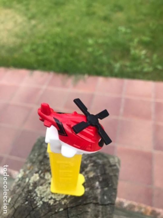 Juguetes antiguos: PEZ, caramelos, helicoptero - Foto 2