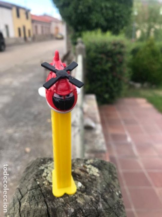 Juguetes antiguos: PEZ, caramelos, helicoptero - Foto 3