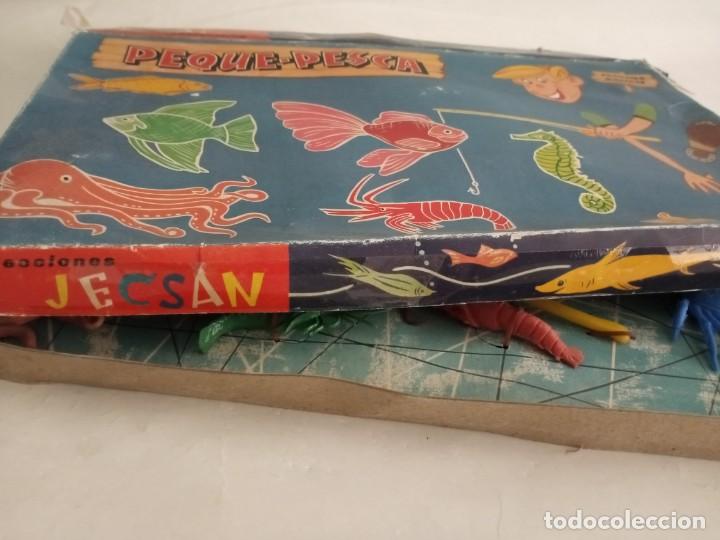 Juguetes antiguos: Antigua caja PEQUE PESCA - Foto 2