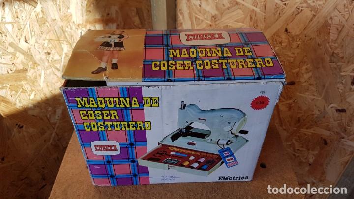 Juguetes antiguos: Maquina de coser Eureka - Foto 7