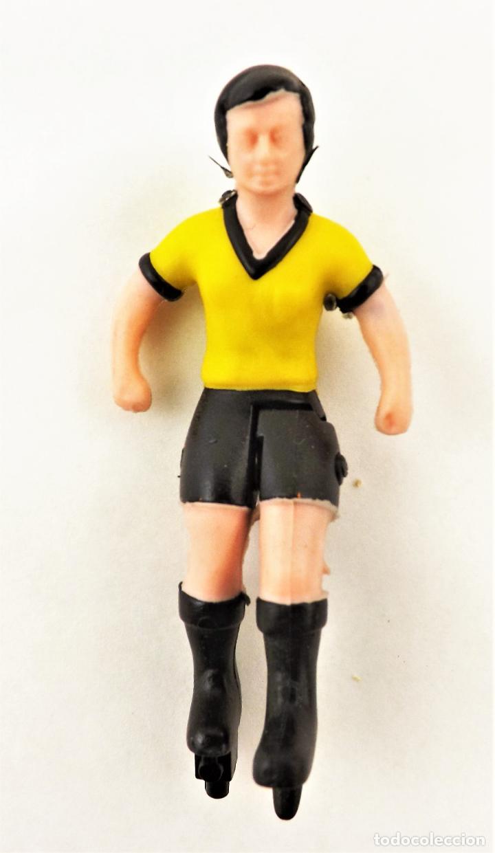 Juguetes antiguos: Rima futbolin Dribbling stadium (Arcofalc) Jugador amarillo, pie izquierdo