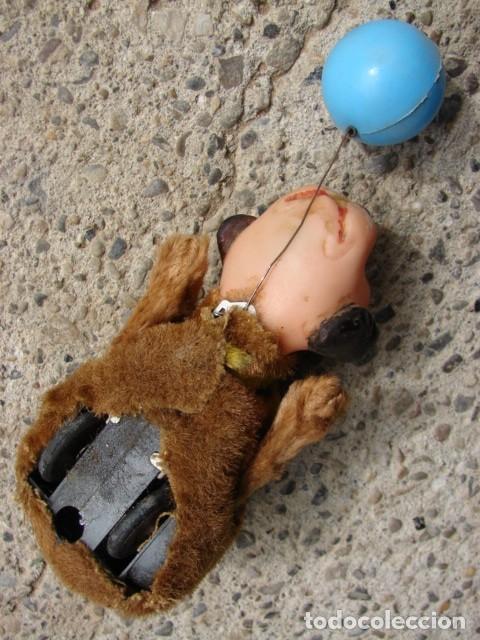 Juguetes antiguos: ANTIGUO PERRO CON GLOBO A RESORTE - EGE - Foto 2