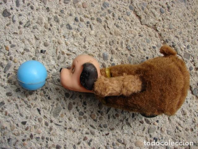 Juguetes antiguos: ANTIGUO PERRO CON GLOBO A RESORTE - EGE - Foto 4