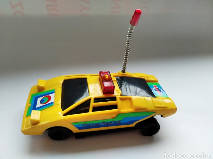 Juguetes antiguos: Coche de juguete de pl&aacute;stico - Foto 3
