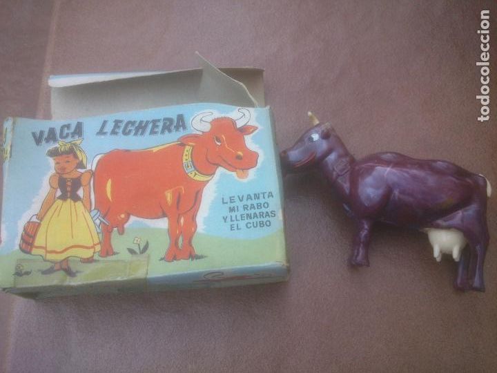 Juguetes antiguos: VACA LECHERA MADEL - Foto 1