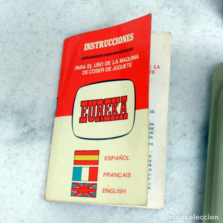 Juguetes antiguos: Maquina de coser Eureka - Foto 3
