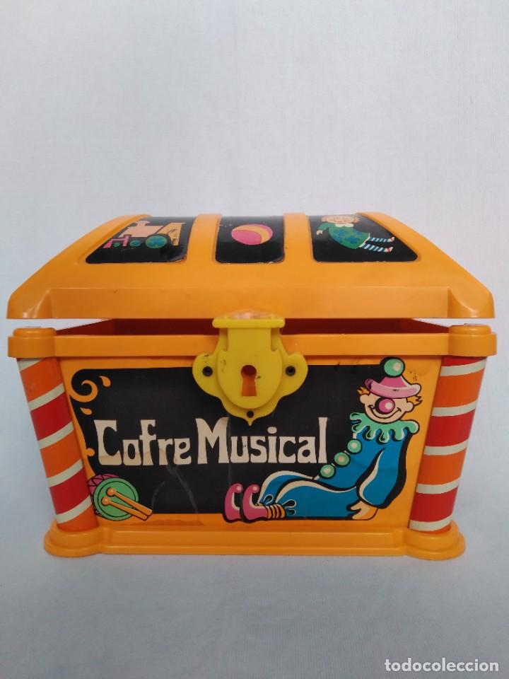 Juguetes antiguos: Cofre musical marca Geyper Made In spain