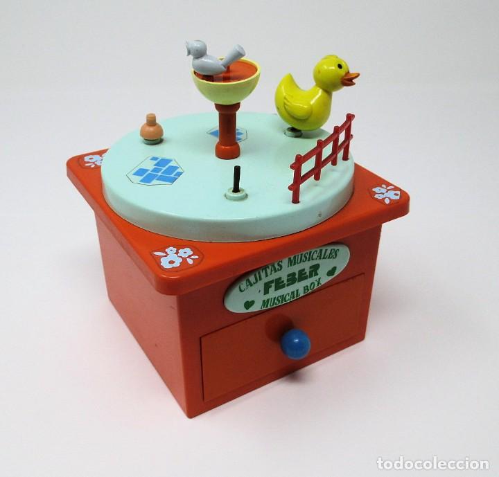 Giocattoli antichi: Cajita Musical Feber - Musical Box a cuerda - Mide 10,5 x 10,5 cm y unos 13 cm de alto.