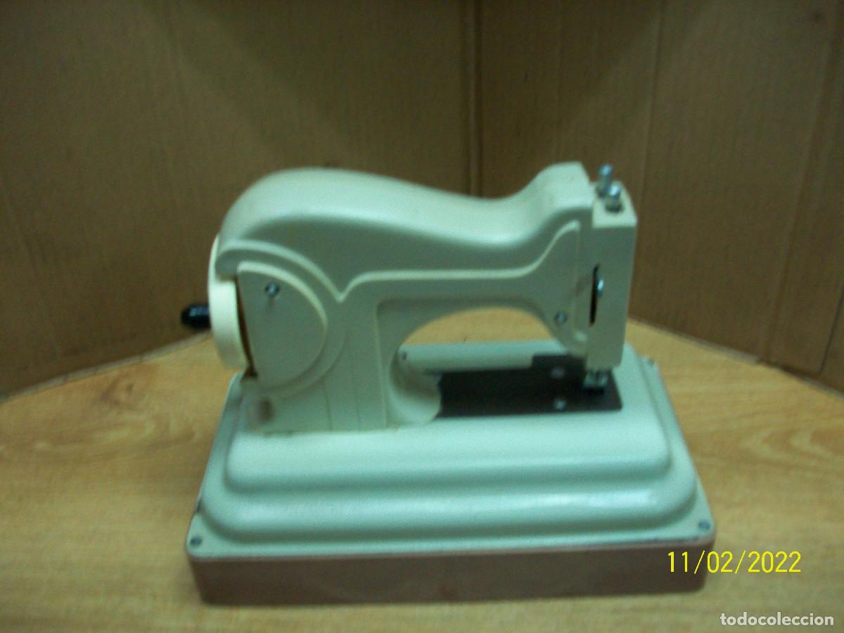 Juguetes antiguos: MAQUINA DE COSER EUREKA - Foto 7