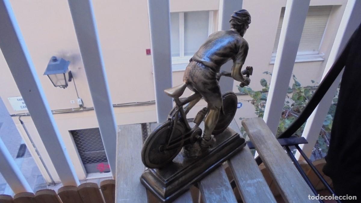 Juguetes antiguos: figurinas de ciclista de resina - Foto 1