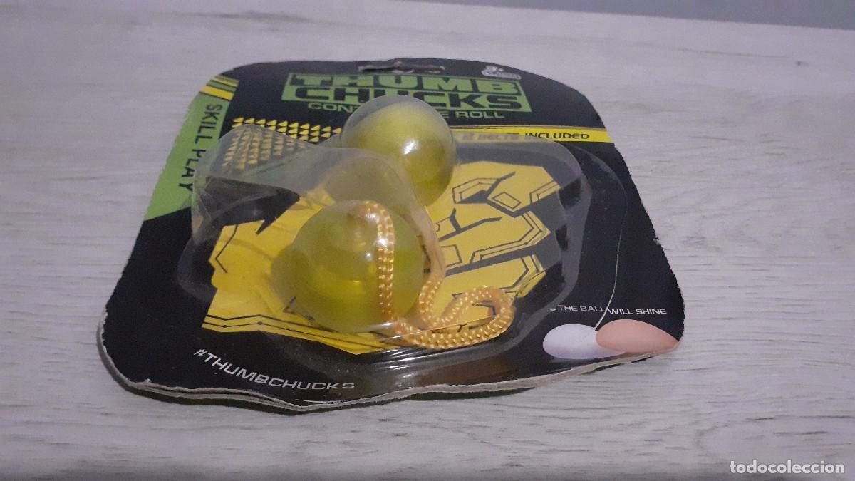 Juguetes antiguos: Blister Thumb Chucks. - Foto 4