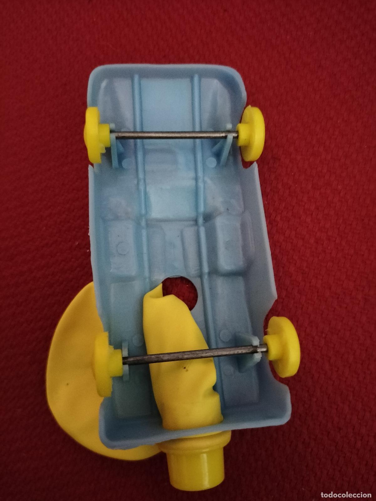 Juguetes antiguos: antiguo coche globo - Foto 2