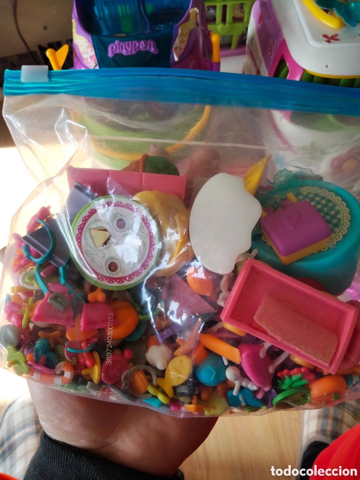 Juguetes antiguos: Lote Pinypon (3 set ) y 42 mu&ntilde;ecos con sus complementos - Foto 3