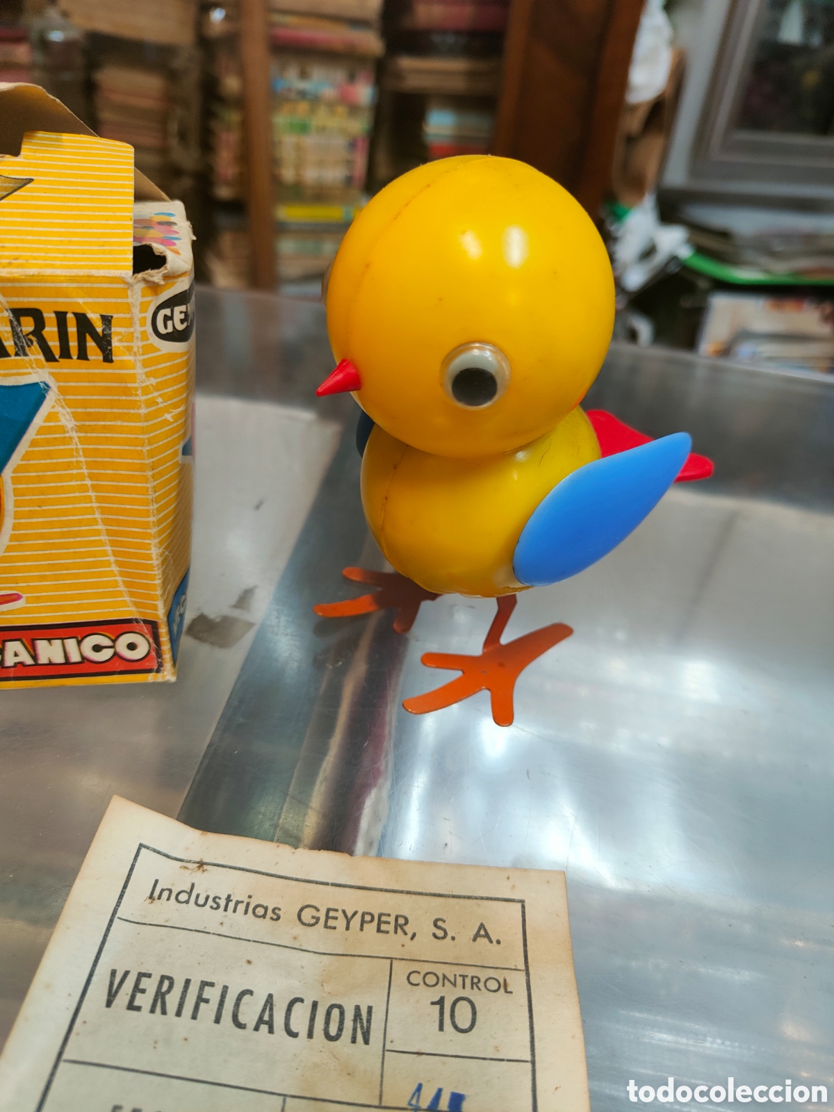 Juguetes antiguos: Pollito saltar&iacute;n geyper en caja - Foto 2