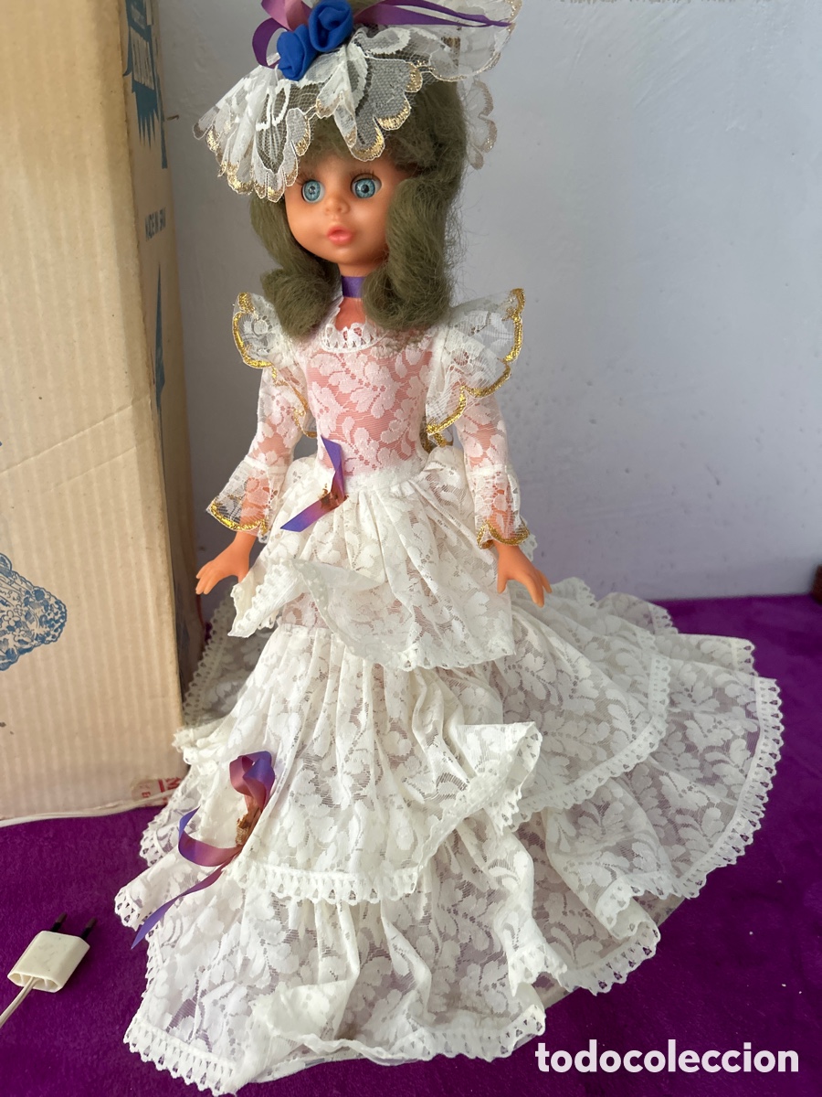 Juguetes antiguos: MU&Ntilde;ECA DE COMUNI&Oacute;N Y L&Aacute;MPARA ENDISA - Foto 2