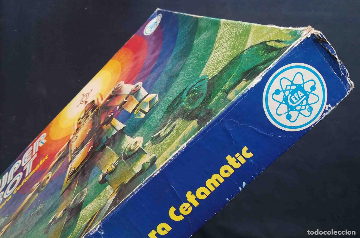 Juguetes antiguos: El Super Robot de Cefa. Funcionando con todas las l&aacute;minas. - Foto 6